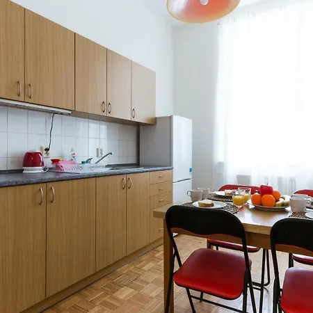 Bright & Spacious 8 Persons 10 Min From Centre 프라하