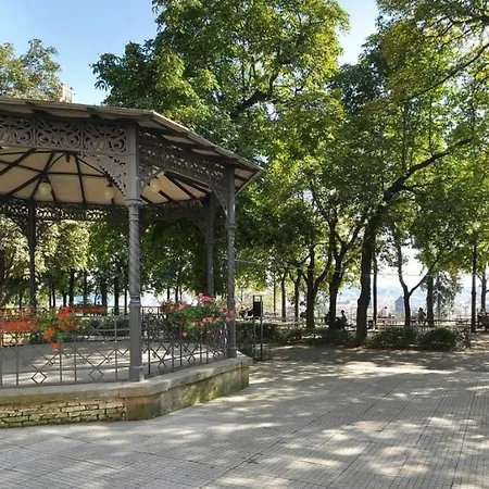 Apartment Bright & Spacious 8 Persons 10 Min From Centre