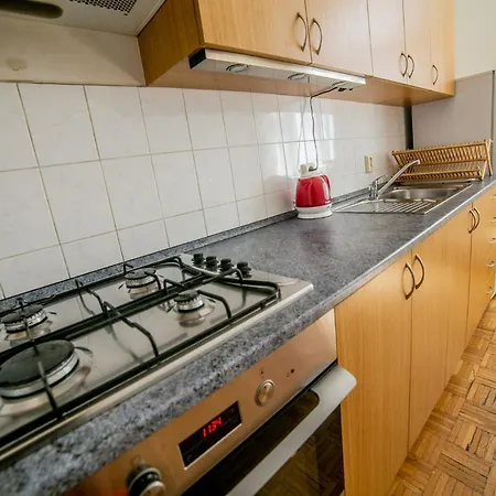 Bright & Spacious 8 Persons 10 Min From Centre Apartment