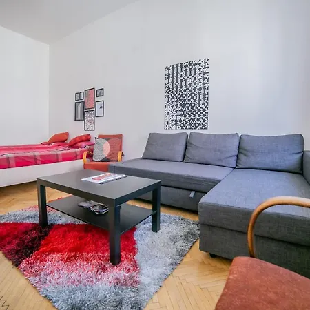 Bright & Spacious 8 Persons 10 Min From Centre
