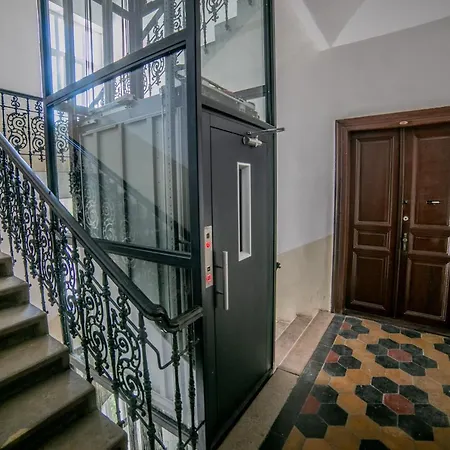 Bright & Spacious 8 Persons 10 Min From Centre アパート *