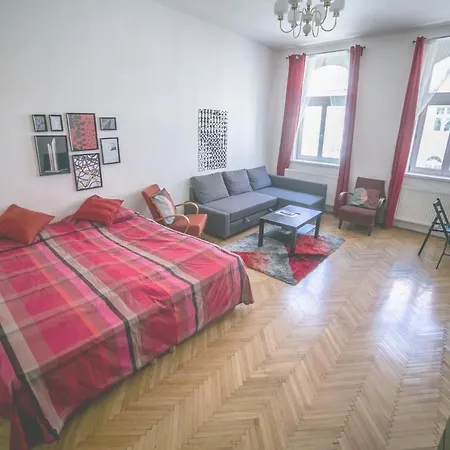 Bright & Spacious 8 Persons 10 Min From Centre * Prag